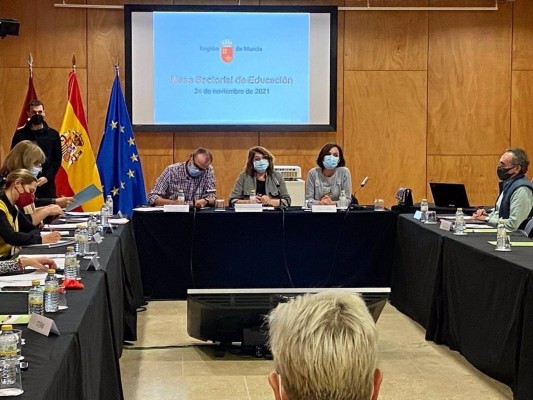 Educación aumenta a 1.240 la oferta de plazas de maestro para el próximo año