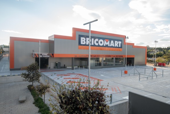 Bricomart ultima su estreno en Alicante: tienda con 62 empleados pendiente de los accesos 