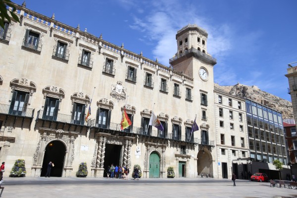 Solo un gabinete puja por trazar el proyecto de rehabilitación del Ayuntamiento de Alicante