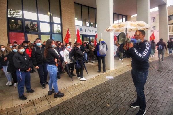 Cuatro días de huelga de la limpieza: se dispara la tensión con los piquetes en los edificios públicos