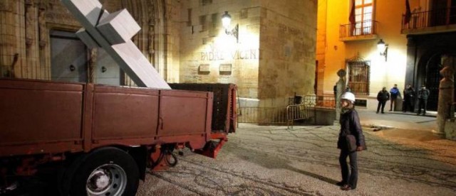 Abogados Cristianos denuncia a Marzà por prevaricación en el desmontaje de la Cruz de Callosa de Segura 