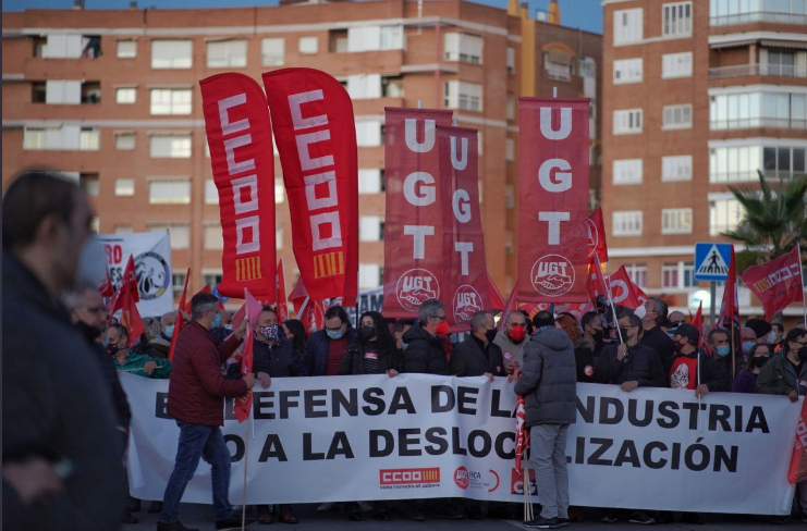 Trabajadores de Pilkington se manifiestan para defender el empleo en la fábrica