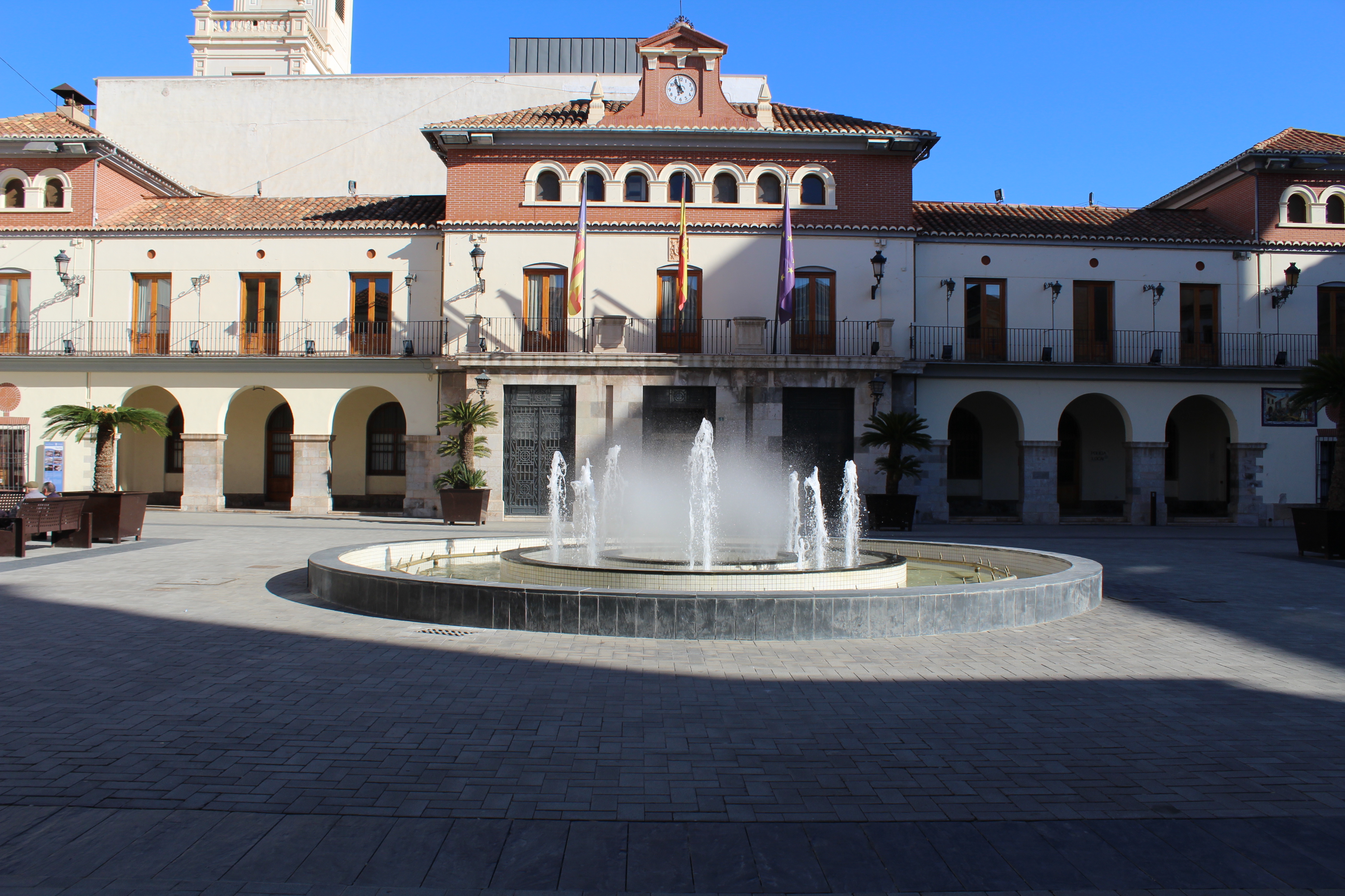 El Ayuntamiento de Nules reduce en un año a la mitad el pago a sus proveedores