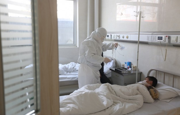 Los ingresos hospitalarios por covid repuntan y Castellón suma 114 casos y un fallecido más