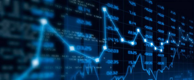 Idas y venidas de un Ibex 35 que acabó salvando al cierre los 8.800 puntos