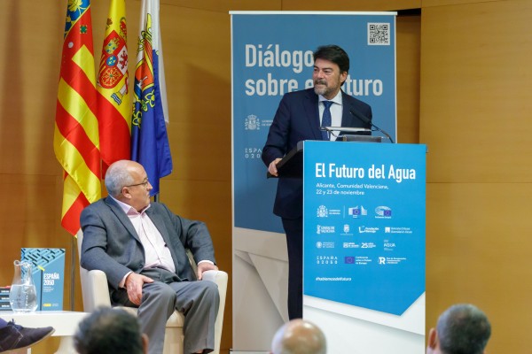 Barcala reivindica la apuesta de Alicante por el ciclo circular del agua y reitera la defensa de los trasvases