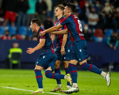 La mala marcha deportiva del Levante compromete sus renovaciones