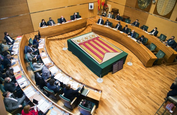 La Diputación permitirá teletrabajar por salud, embarazo o ser víctima de violencia de género 