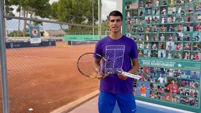 La subasta solidaria de Assido pone en juego la raqueta con la que Carlos Alcaraz ganó su primer torneo 
