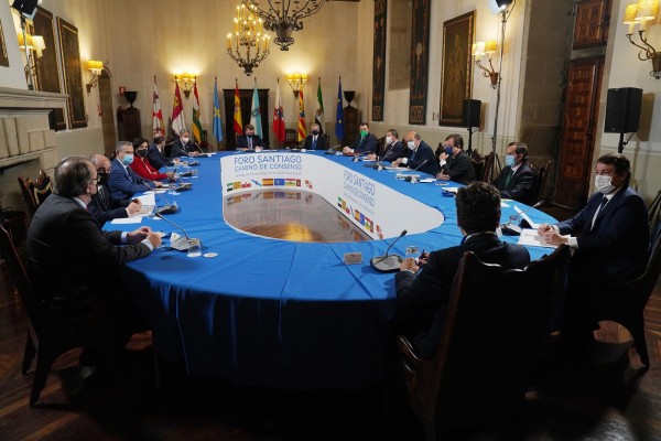 Ocho CCAA firman en Santiago una declaración de 35 puntos sobre financiación y despoblación
