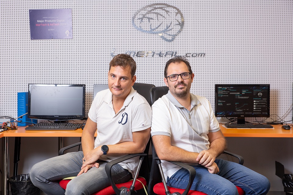 José María Ayús y Juan José Cejudo, equipo de desarrolladores de la aplicación AZBox - 