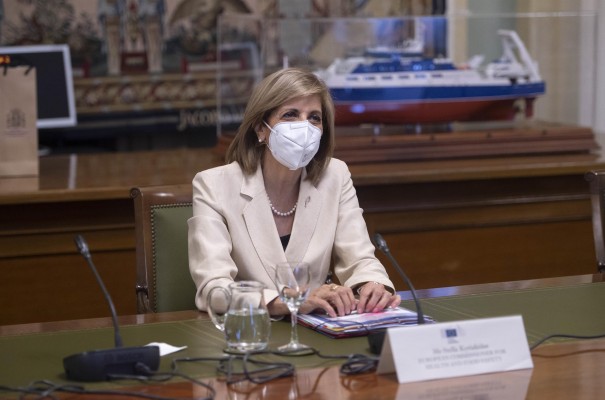 Bruselas insiste en la vacunación ante un incremento de contagios que atribuye a los 