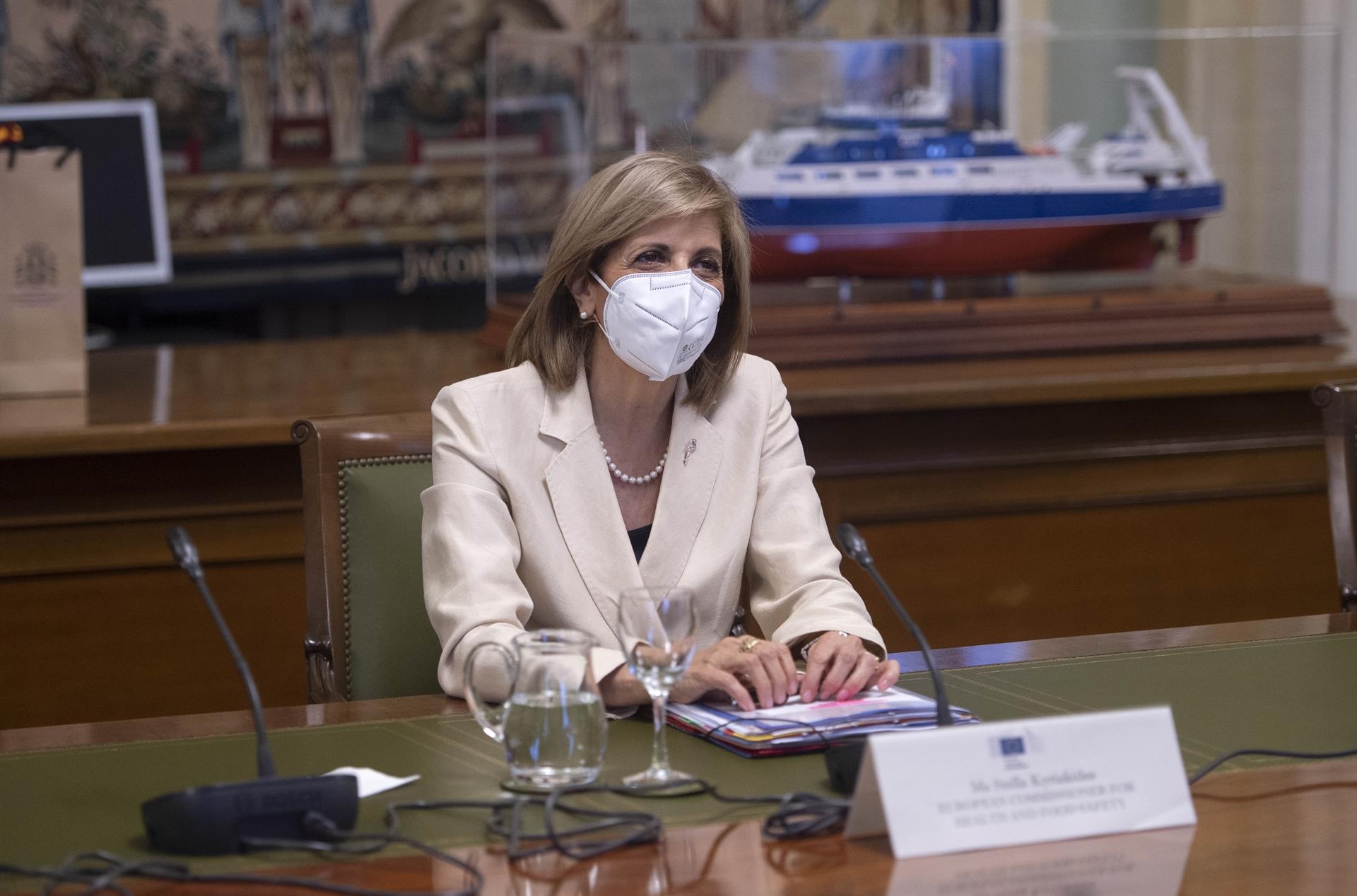 Bruselas insiste en la vacunación ante un incremento de contagios que atribuye a los 