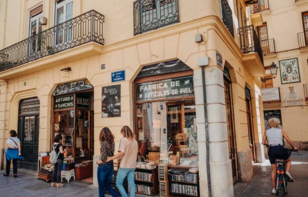 Hostelería, cultura y ocio: una veintena de negocios y asociaciones 'reactivarán' Ciutat Vella