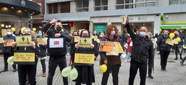 La 'rebelión de las tijeras rotas' avisa que peligran 9.500 empleos en la Comunitat si no se baja el IVA