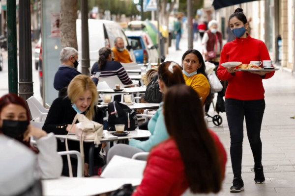 Salud confirma la llegada de la sexta ola: la incidencia de la pandemia se dispara un 90% en la Región