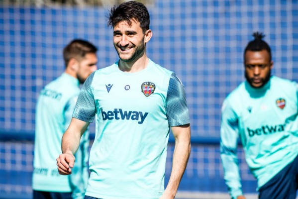Postigo se incorpora al grupo tras superar una lesión en el sóleo
