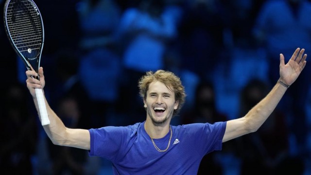 Zverev destrona a Medvedev y se corona como Maestro
