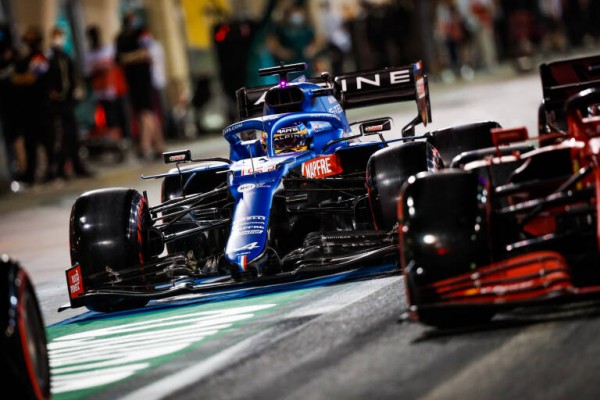 Hamilton ganó en Qatar por delante de Verstappen; Alonso firma su podio 98
