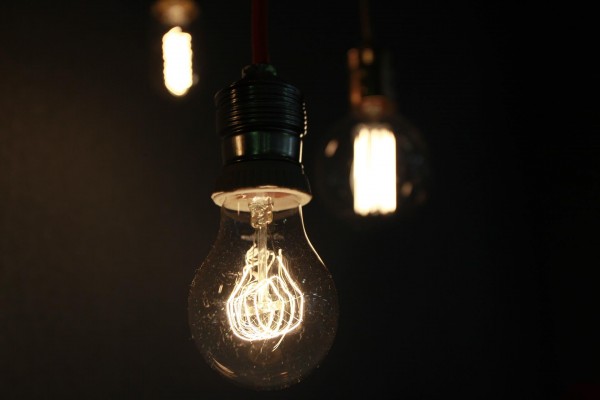 El precio de la luz continúa al alza este lunes hasta alcanzar los 236,51 euros/MWh