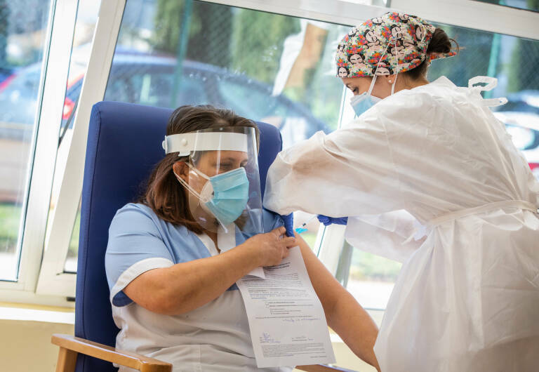 Sanidad amplía los puntos móviles de vacunación contra la covid sin cita previa