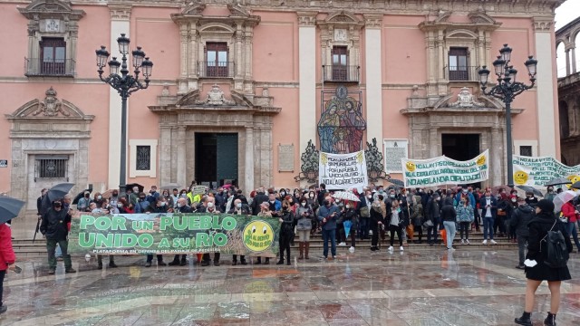 Manifestación contra la construcción de la variante sur de Pedralba para reivindicar 