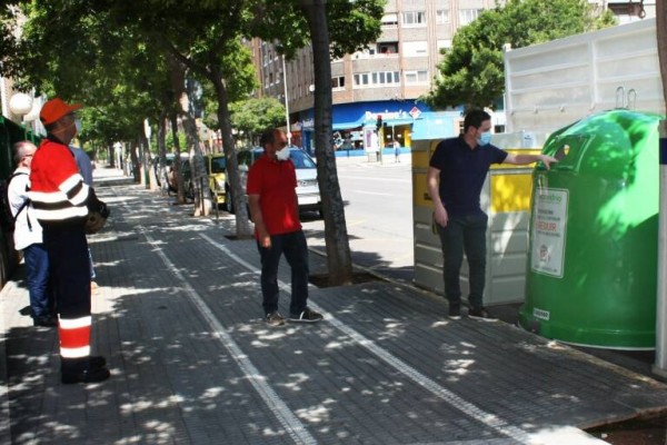Usuarios del centro ocupacional Rafalafena realizan actividades de educación sobre reciclaje