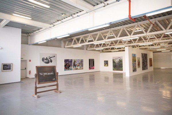 La Marina ofrece visitas guiadas gratuitas a la exposición colectiva Àcentmètresducentredumonde