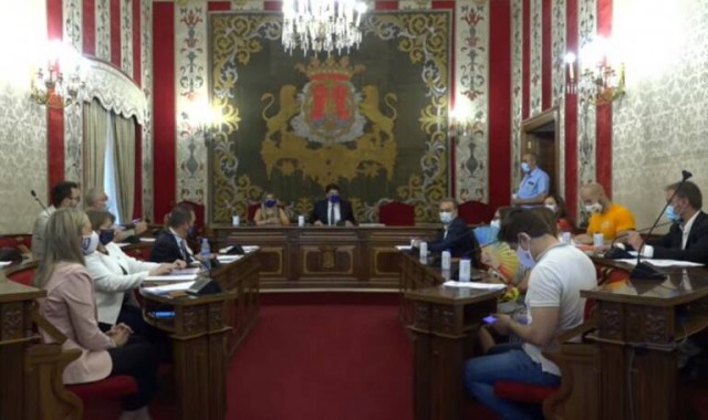 Compromís pide el regreso a la presencialidad del pleno de Alicante y plantea pedir certificado covid
