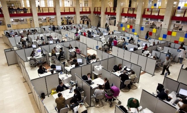 Los funcionarios de la AGE podrán teletrabajar tres días a la semana de manera voluntaria a partir de enero