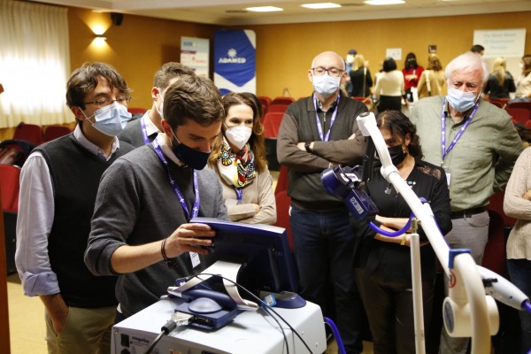Una técnica innovadora para tratar los trastornos mentales comienza a manejarse en València