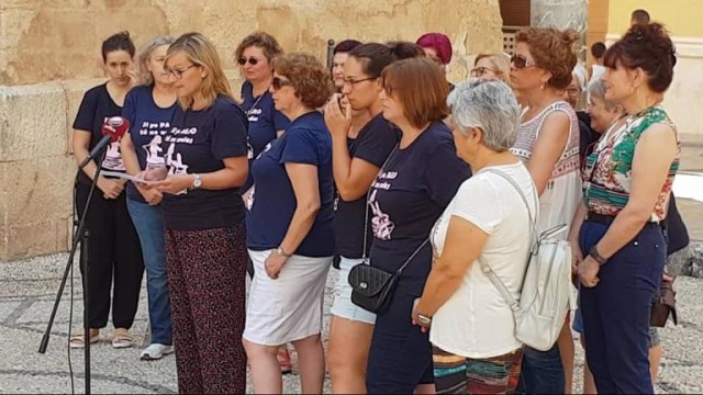 La Asociación de Periodistas de Elche presenta el libro de 'Aparadoras: las mujeres que fabrican tus zapatos'
