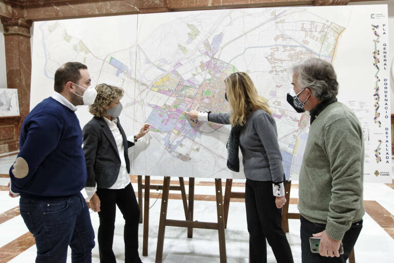 Castelló rebaja la tensión y plantea