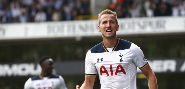 Kane mete al Tottenham en la lucha por la liga