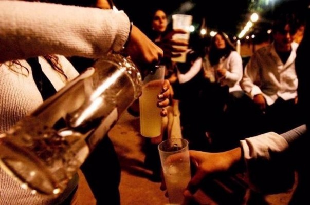 Casi el 19% de la población de 15 a 64 años bebe alcohol por encima del riesgo bajo