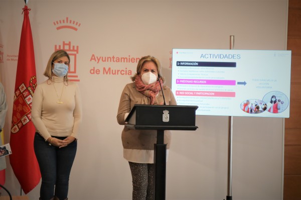 Las personas mayores de Puente Tocinos y Los Dolores ya tienen su red social para paliar la soledad 