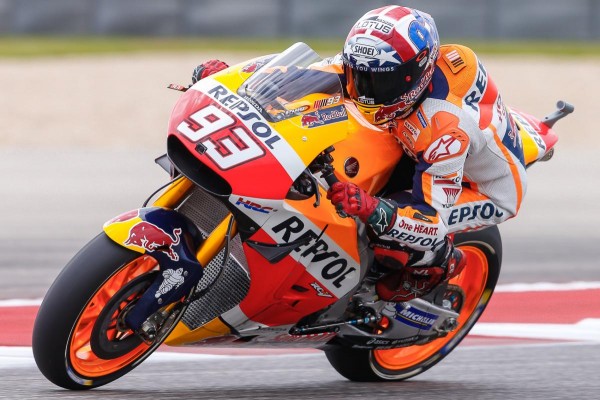 Márquez se disloca el hombro pero completa el test Honda en Jerez