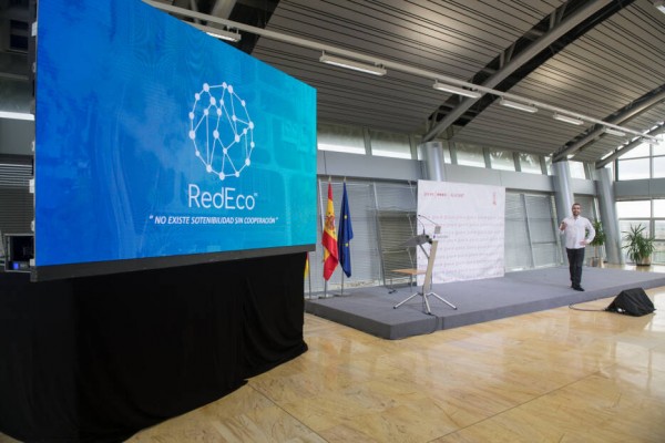 La 'startup' RedEco creará mobiliario a partir de plástico reciclado para la UMH