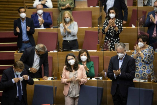 Compromís y Unides Podem presentan una tasa turística para forzar el 'sí' de un PSPV huidizo