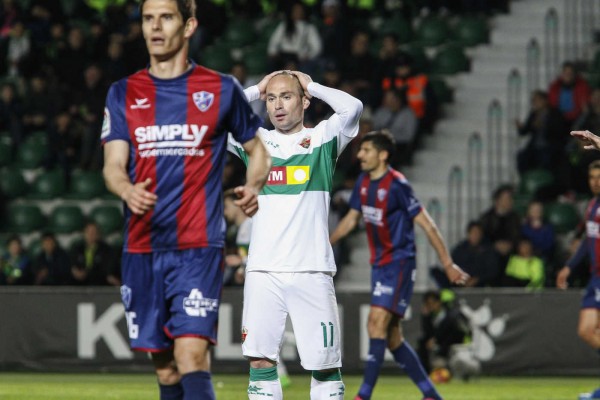 A la misma distancia del play off que del descenso