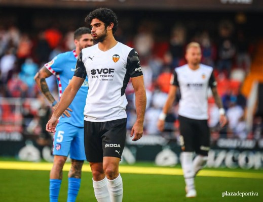 Guedes abandona la sesión y la concluye en el gimnasio