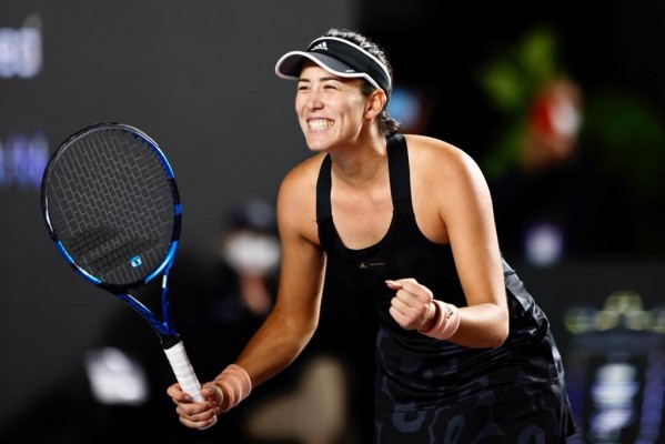 Muguruza desarma a Badosa y peleará por su primer Masters
