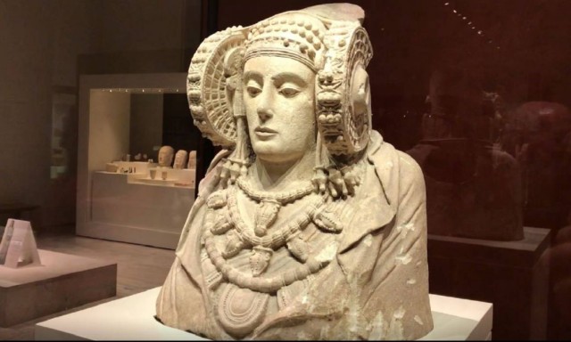 Dimite la directora general de Bellas Artes, que discrepaba sobre el traslado de la Dama de Elche 