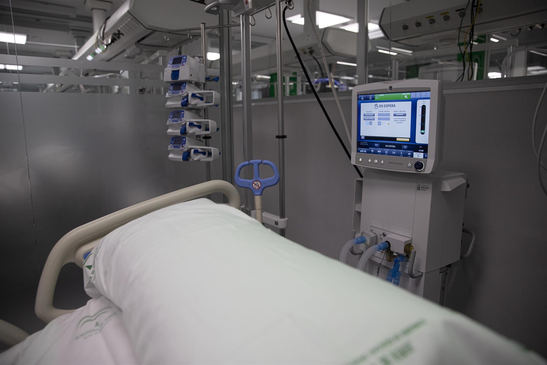 Un total de 21 de los 31 ingresados en las UCI valencianas en el último mes no estaba vacunado