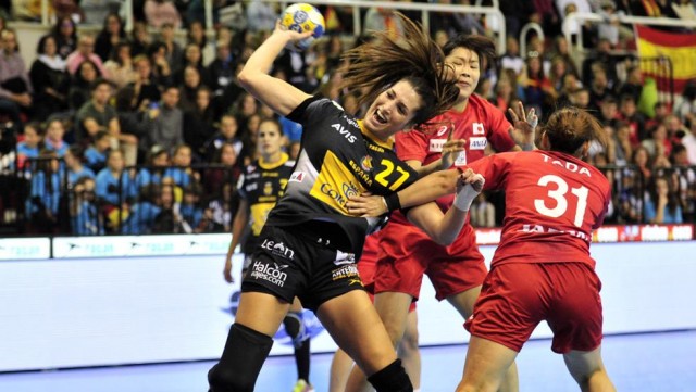Lara González buscará una plaza para el Mundial con la 'guerreras' y pelear por un puesto en el playoff con el Team Esjberg