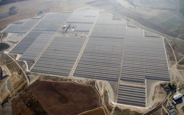 Plenium Partners se queda la central termosolar de Villena tras comprar a FCC su negocio renovable