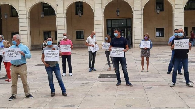 Los funcionarios de Alicante se movilizan por las promesas laborales incumplidas por Barcala