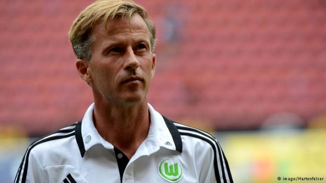 El Wolfsburgo ficha como técnico a Jonker, exauxiliar de Van Gaal
