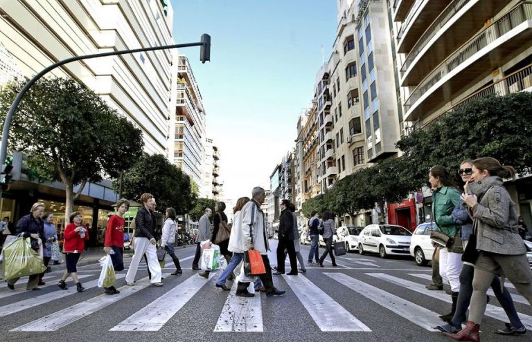 El Consell permitirá abrir las tiendas el 19 de marzo en los municipios turísticos que lo soliciten
