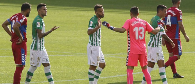 Elche y Betis igualaron en sus tres últimos duelos en el Martínez Valero
